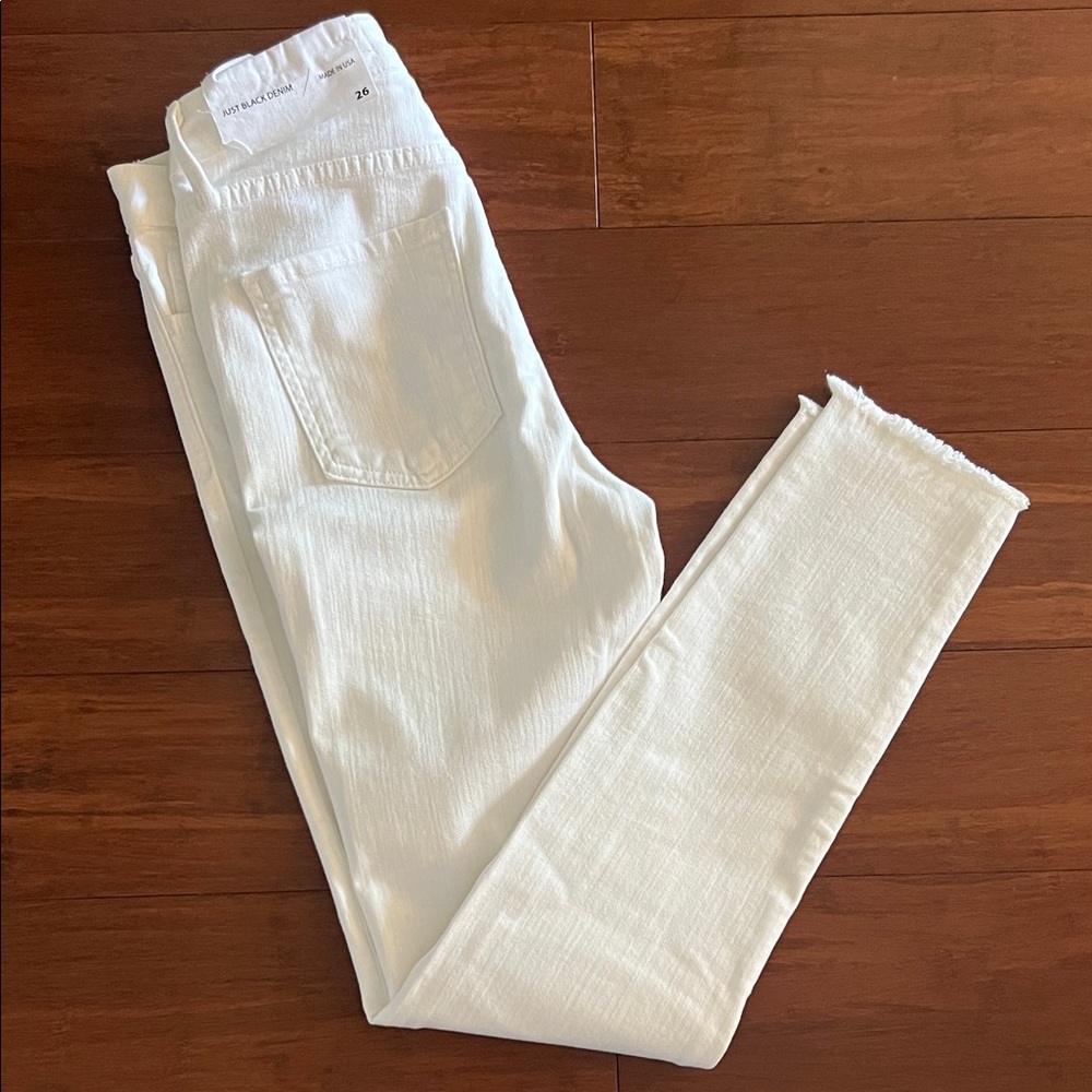 NWT Just Black White Women's Skinny Jeans with Frayed Hem